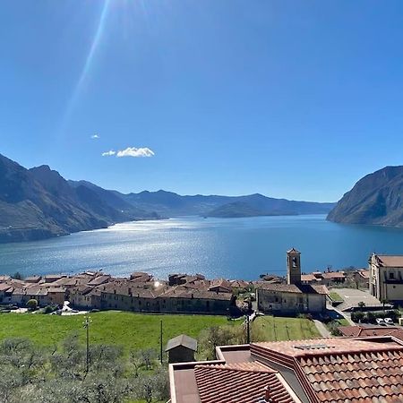 Piccolo Paradiso Vista Lago Con Piscina Privata Riva di Solto Bagian luar foto