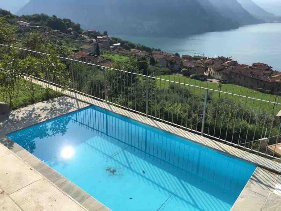 Piccolo Paradiso Vista Lago Con Piscina Privata Riva di Solto Bagian luar foto